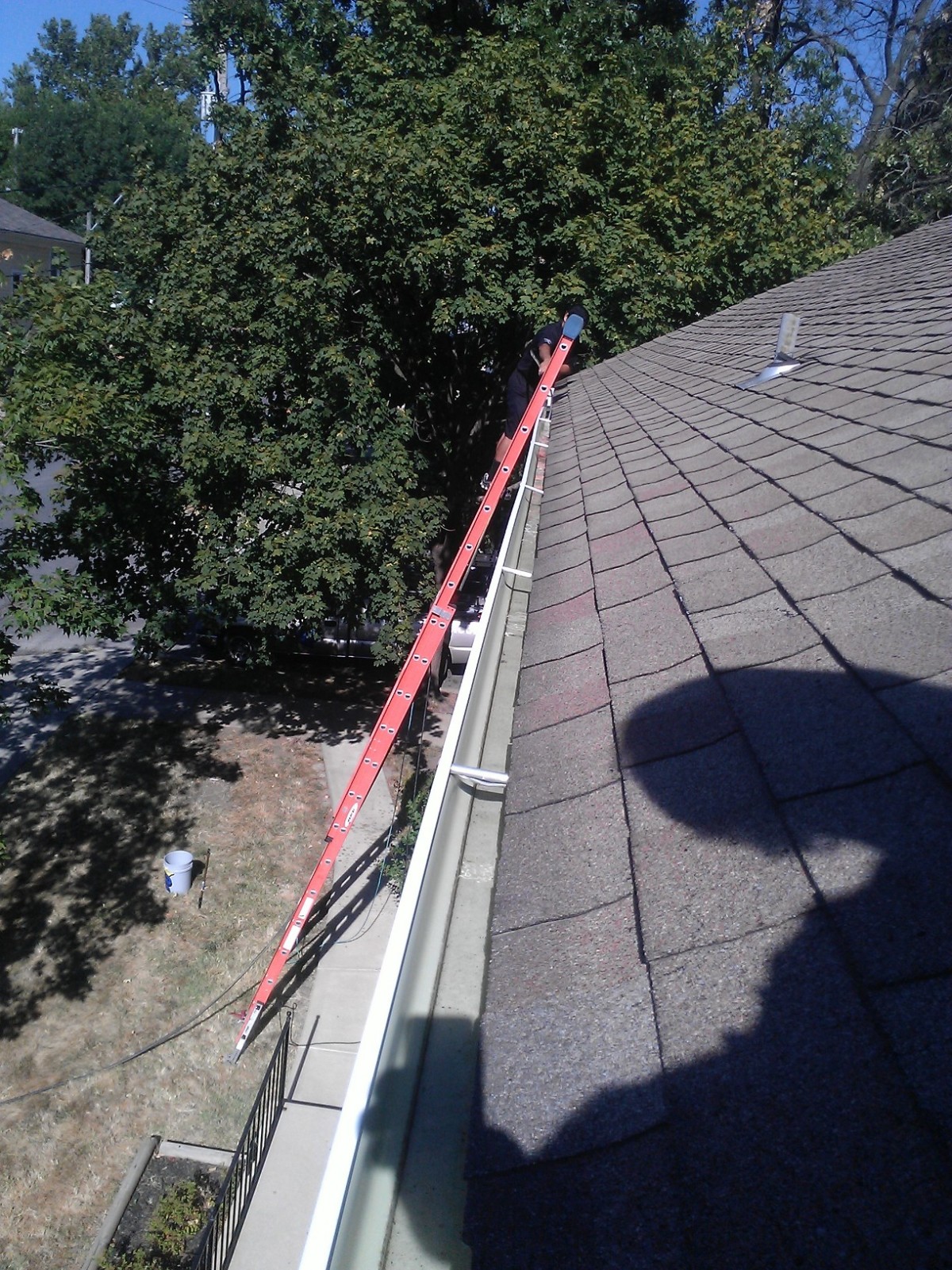 5 Winter Gutter Cleaning Tips Every Kansas City Homeowner Should know